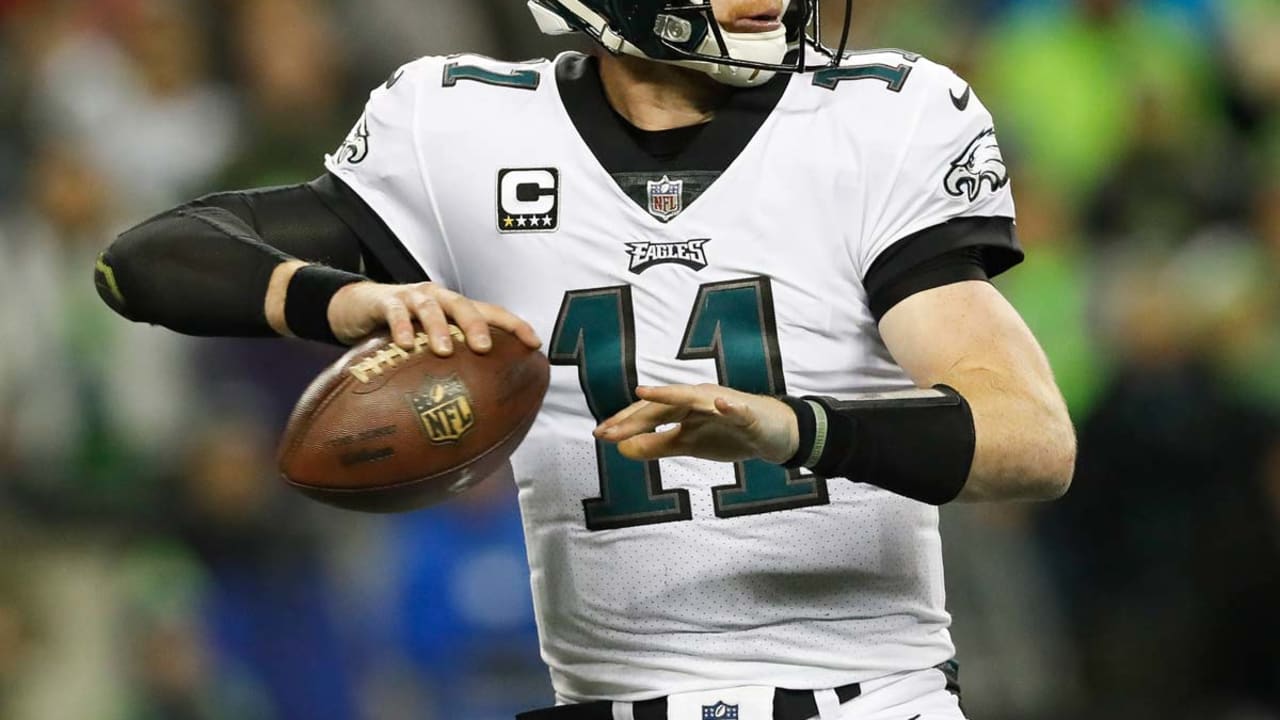 carson-wentz-180803-sl.jpg