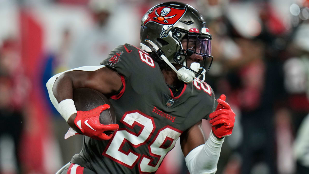 Rachaad White thinks Buccaneers have 'great shot' in NFC South, wants to  'eclipse' 1,000 rushing yards