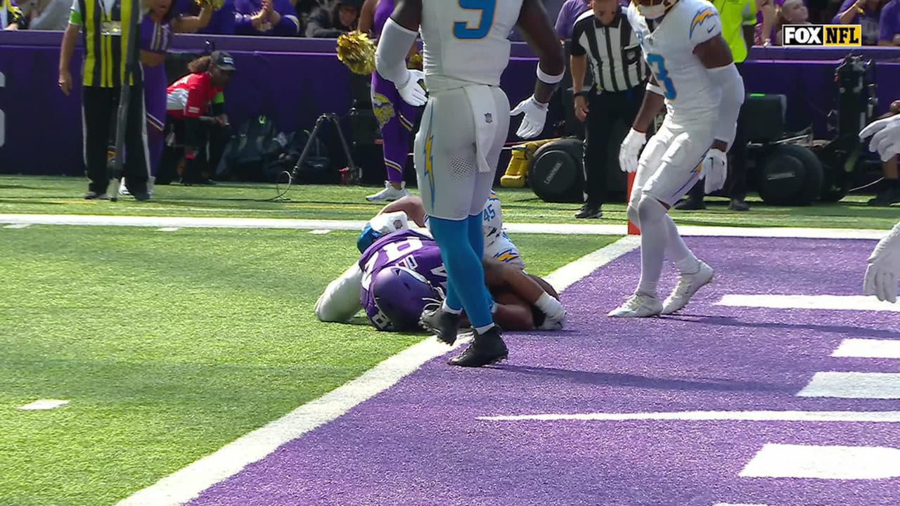 WATCH Vikings TE Josh Oliver score first TD in purple