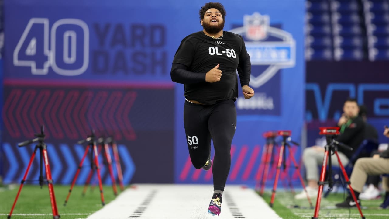 Offensive Tackle Darnell Wright Runs Official 5 01 Second 40 Yard Dash At The 2023 Nfl Scouting