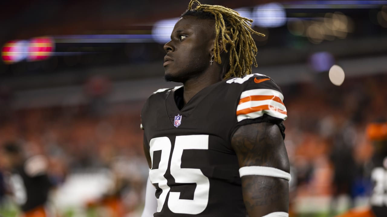 Browns Announce Decision On David Njoku For Texans Game - The Spun