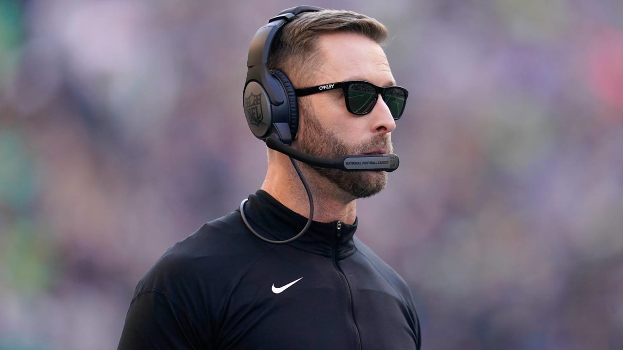 Cardinals' Kliff Kingsbury would consider giving up playcalling duties