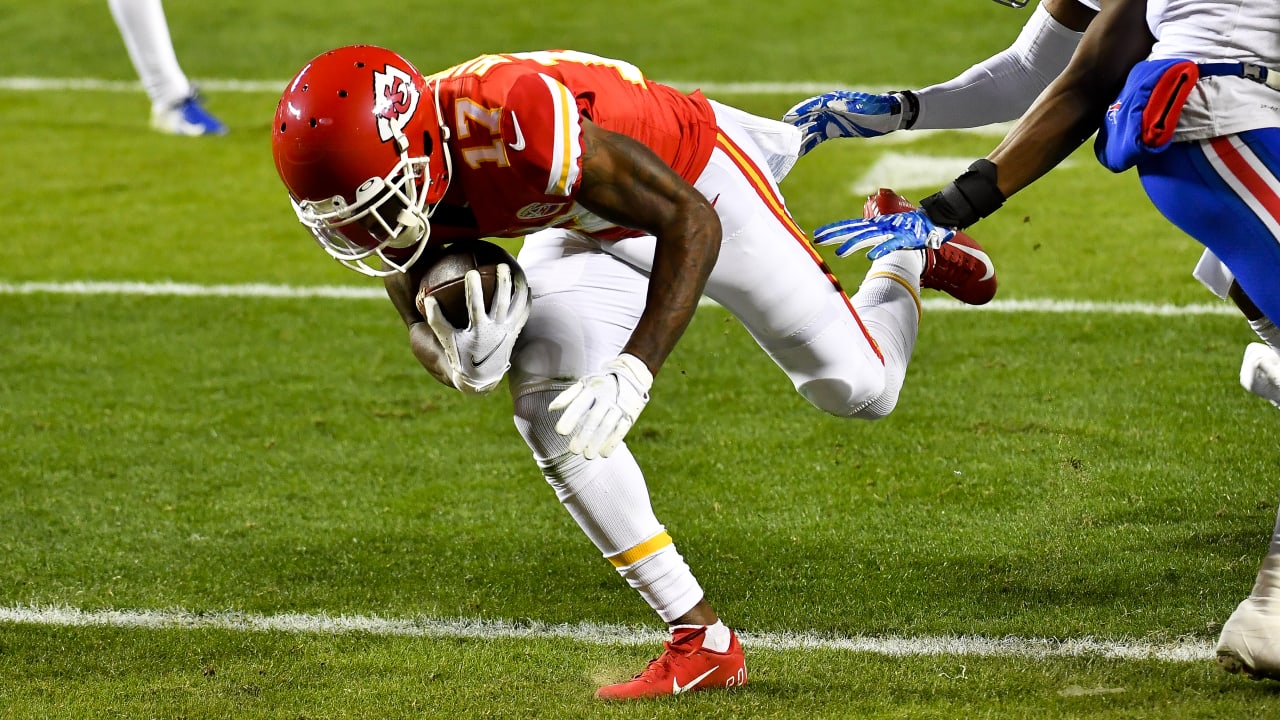 Kansas City Chiefs wide receiver Mecole Hardman turns screen into TD to