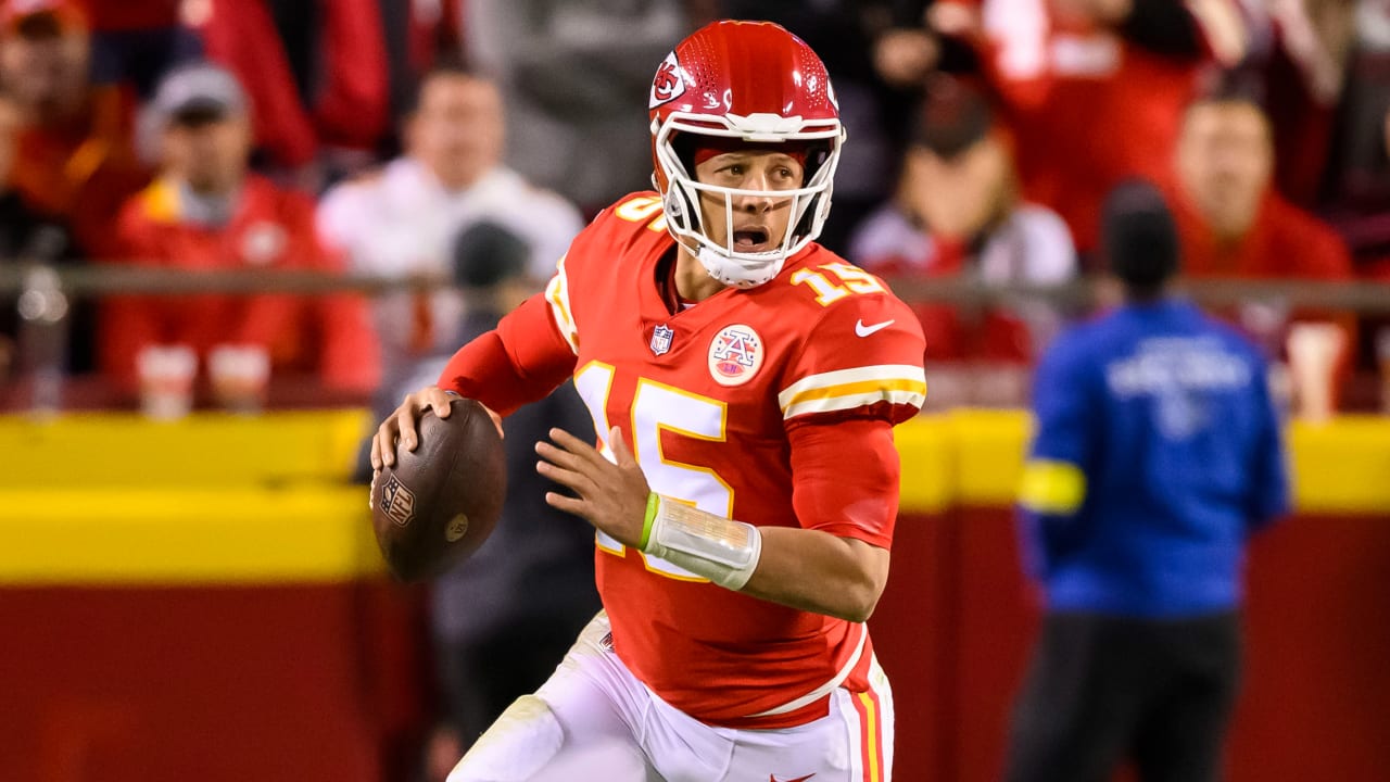 NFL Picks: Josh Allen vs. Aaron Rodgers, plus a rough start for Patrick  Mahomes and the Chiefs