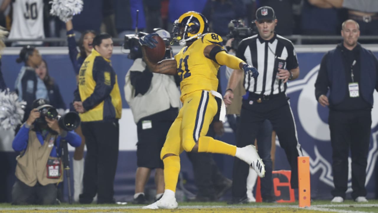 Los Angeles Rams quarterback Jared Goff drops it in the bucket to tight ...