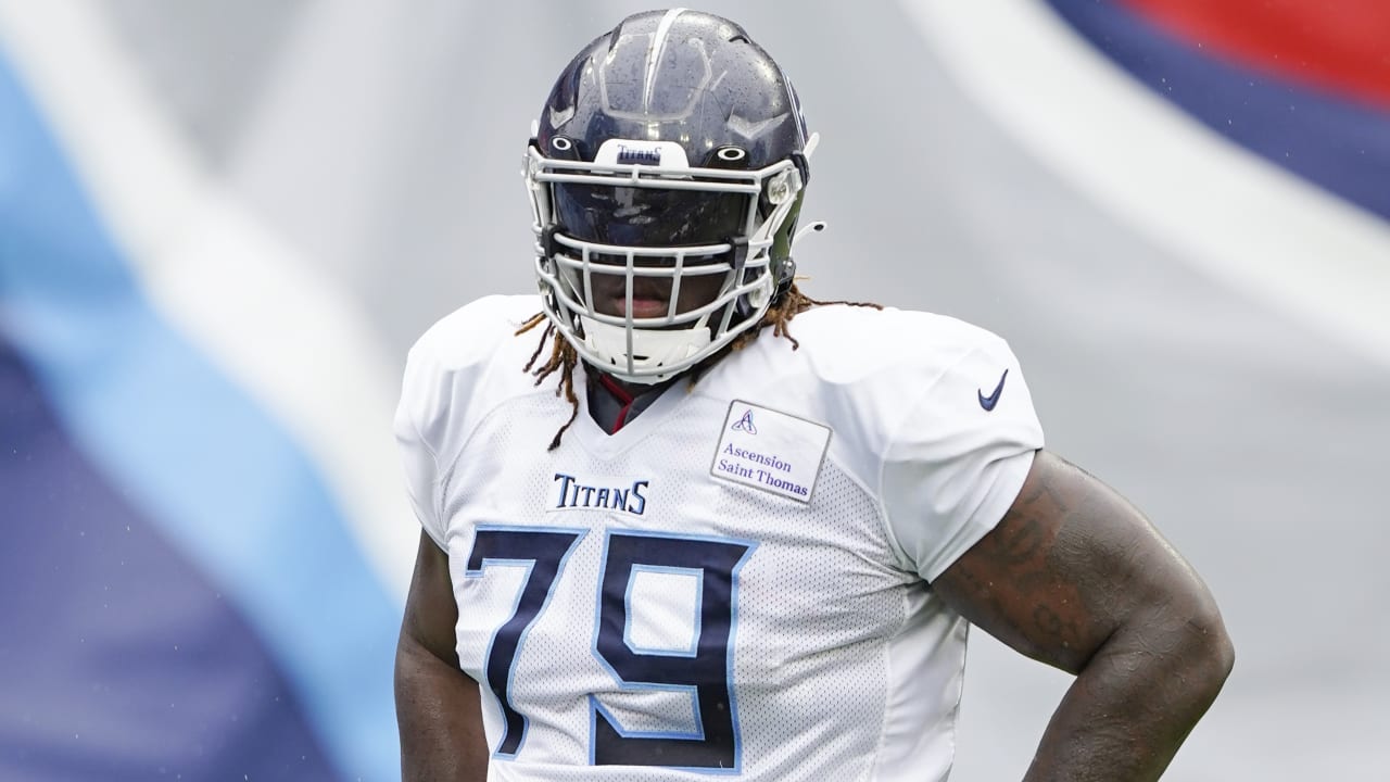 Titans trade first-round pick Isaiah Wilson to Dolphins