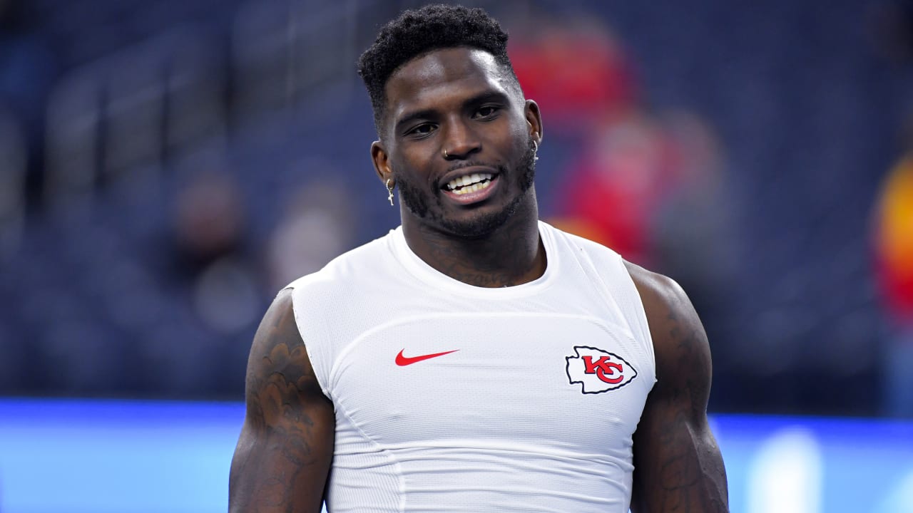 Former Chiefs WRs Tyreek Hill, Byron Pringle compare exits