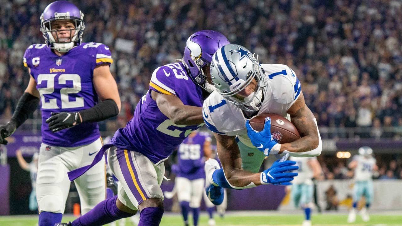 ARLINGTON, TX - JANUARY 02: Dallas Cowboys Wide Receiver Cedrick Wilson (1)  makes a touchdown catch during the game between the Dallas Cowboys and  Arizona Cardinals on January 2, 2022 at AT&T