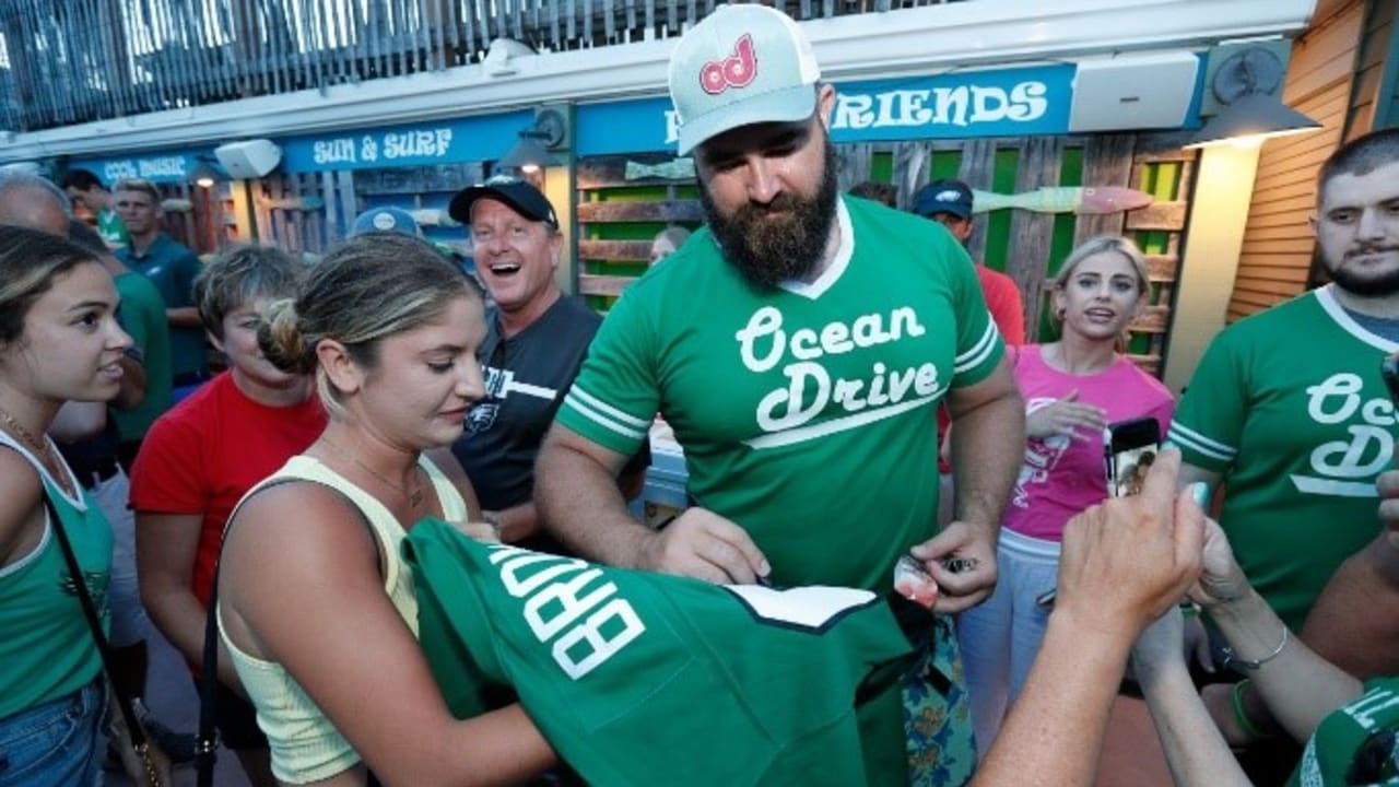 Chris Long and Jason Kelce have the best outfits for the Eagles' parade 