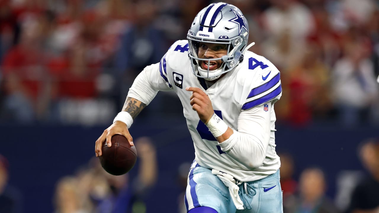 August 26, 2017: Dallas Cowboys quarterback Dak Prescott (4) warms up prior  to an NFL pre-season game between the Oakland Raiders and the Dallas  Cowboys at AT&T Stadium in Arlington, Texas. Shane