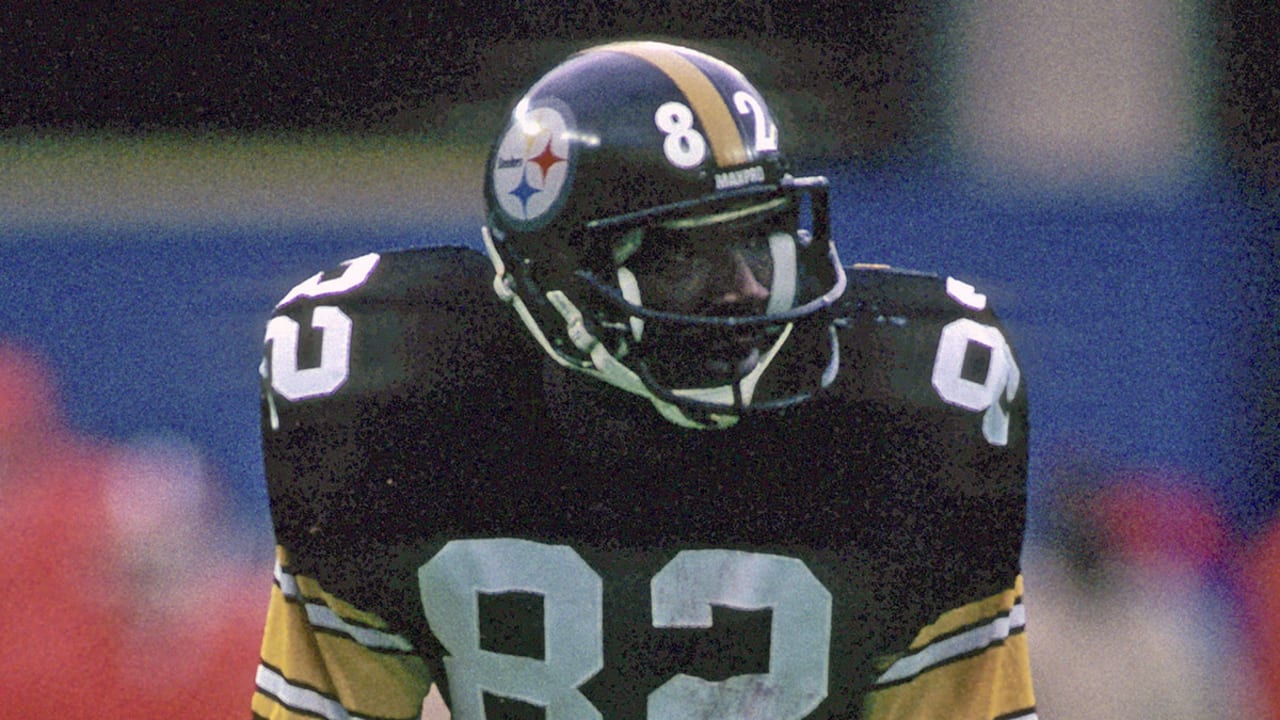 Wide receiver John Stallworth of the Pittsburgh Steelers runs from