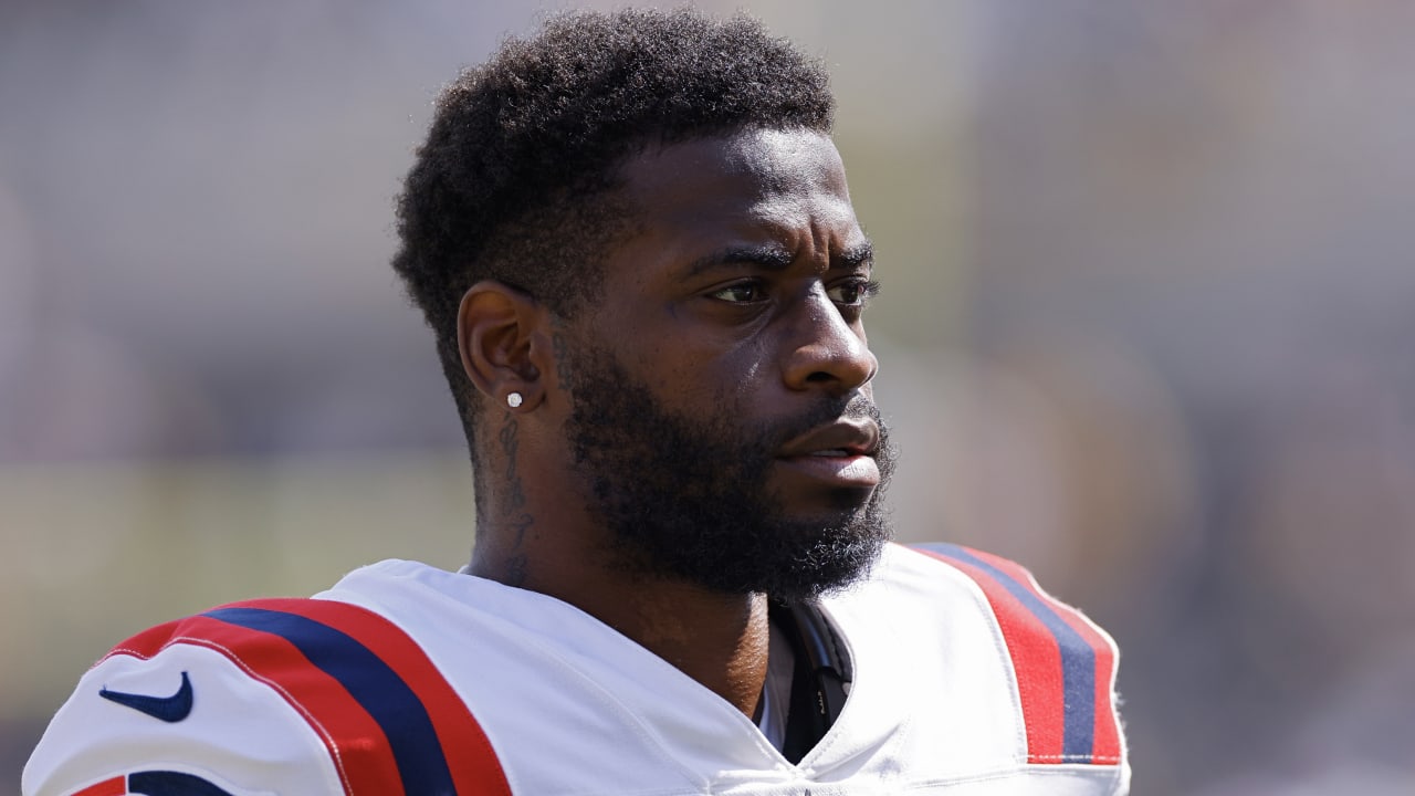 DeVante Parker: NFL says it is reviewing an apparent head injury incident  during Monday's Patriots game