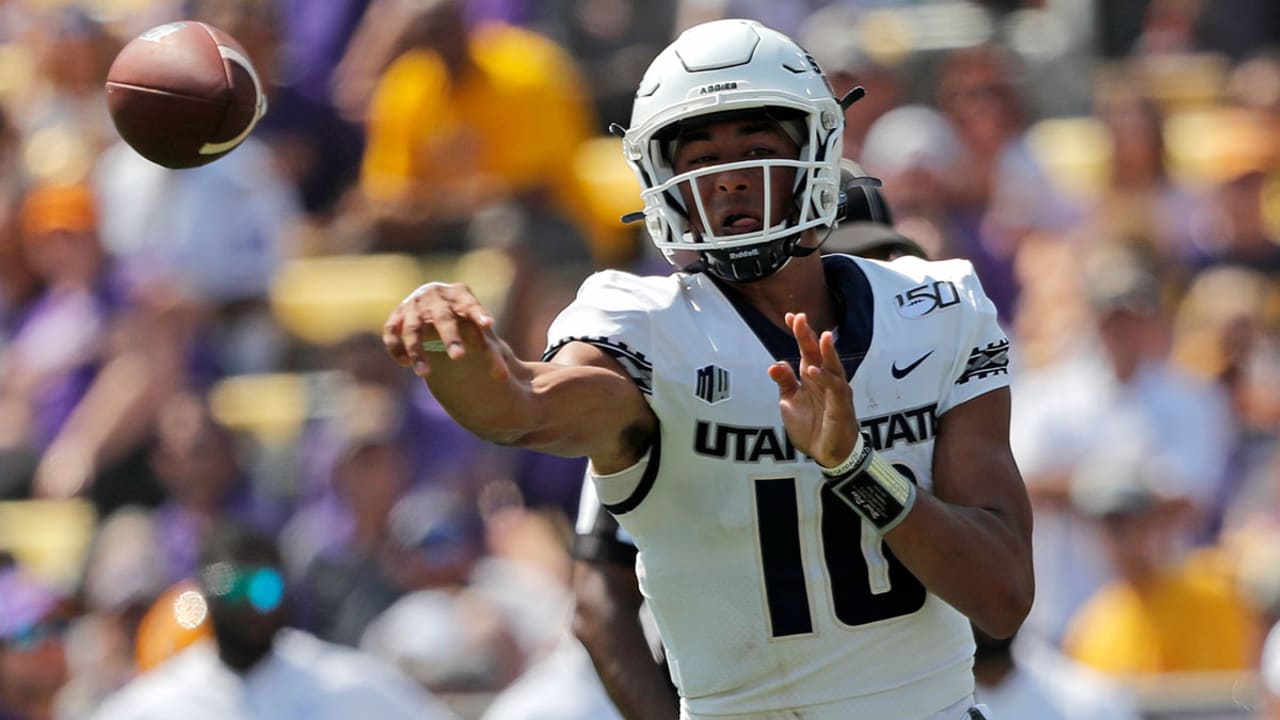 Green Bay Packers trade up, select QB Jordan Love of Utah State in