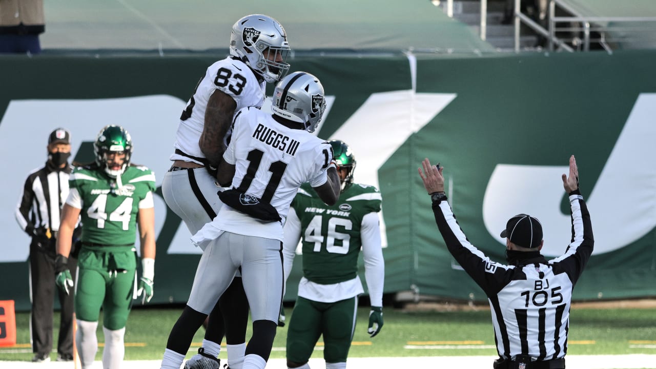 Derek Carr Connects With Henry Ruggs III for One-Handed Touchdown