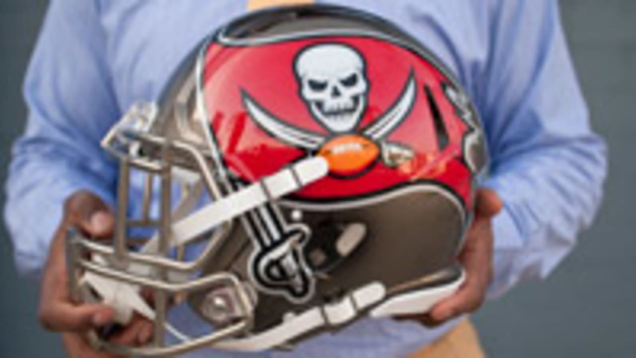 Tampa Bay Buccaneers update helmet, logo for 2014
