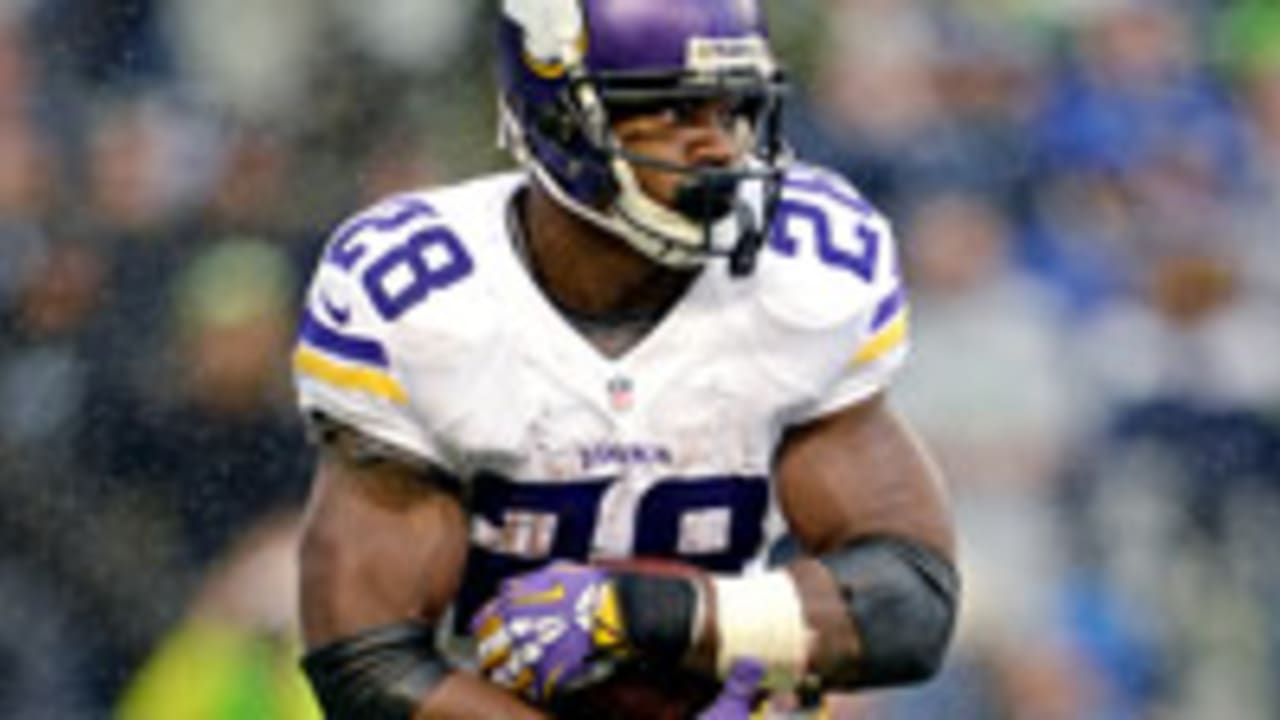 Vikings' Adrian Peterson looks to Marshall Faulk to be more versatile