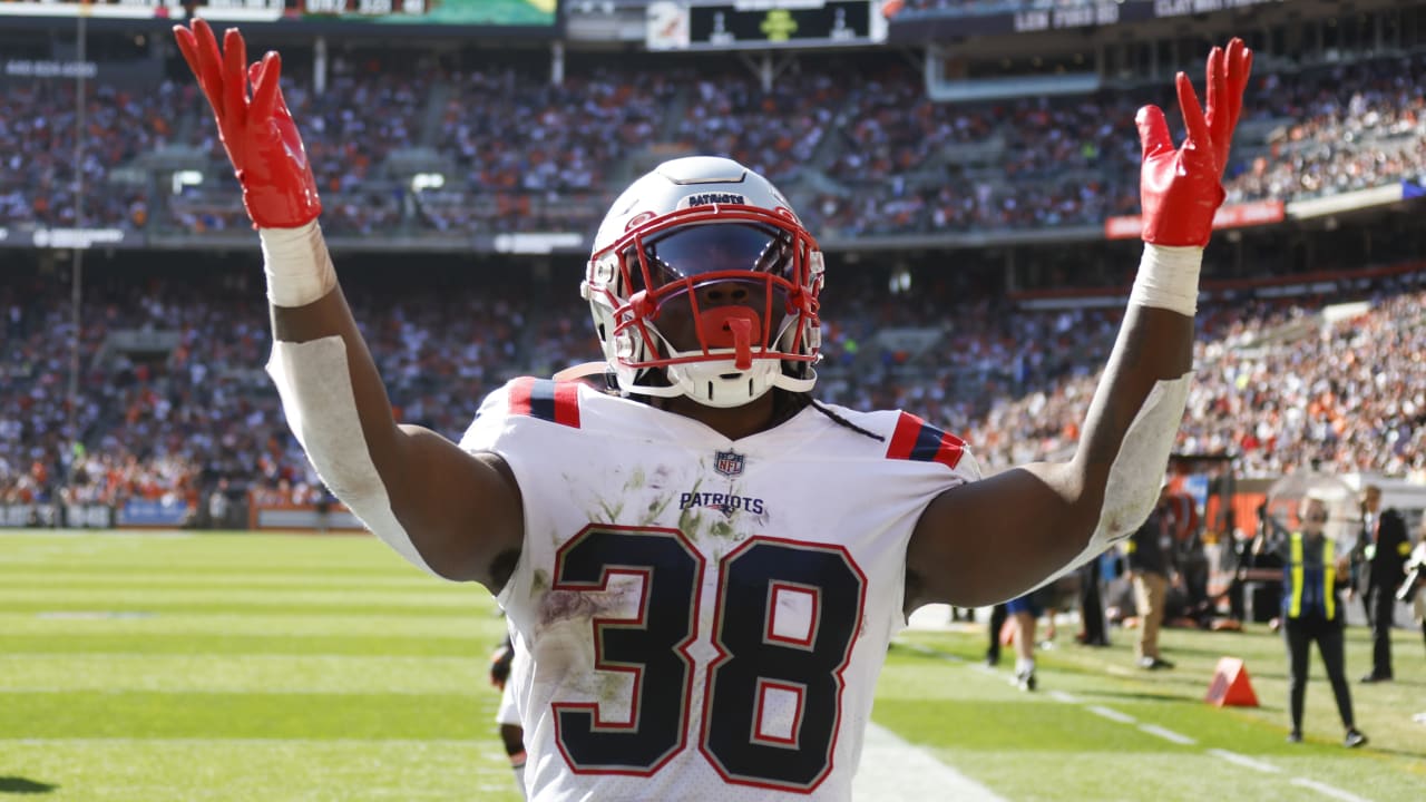 New England Patriots running back Rhamondre Stevenson (38) runs