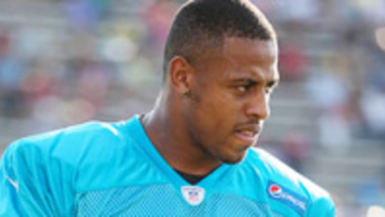 Greg-Hardy-sl-091614.jpg