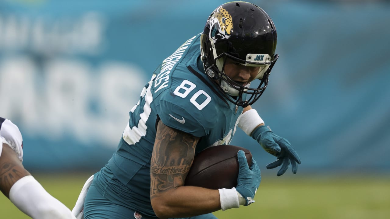 Jacksonville Jaguars quarterback Trevor Lawrence rips sideline dart to