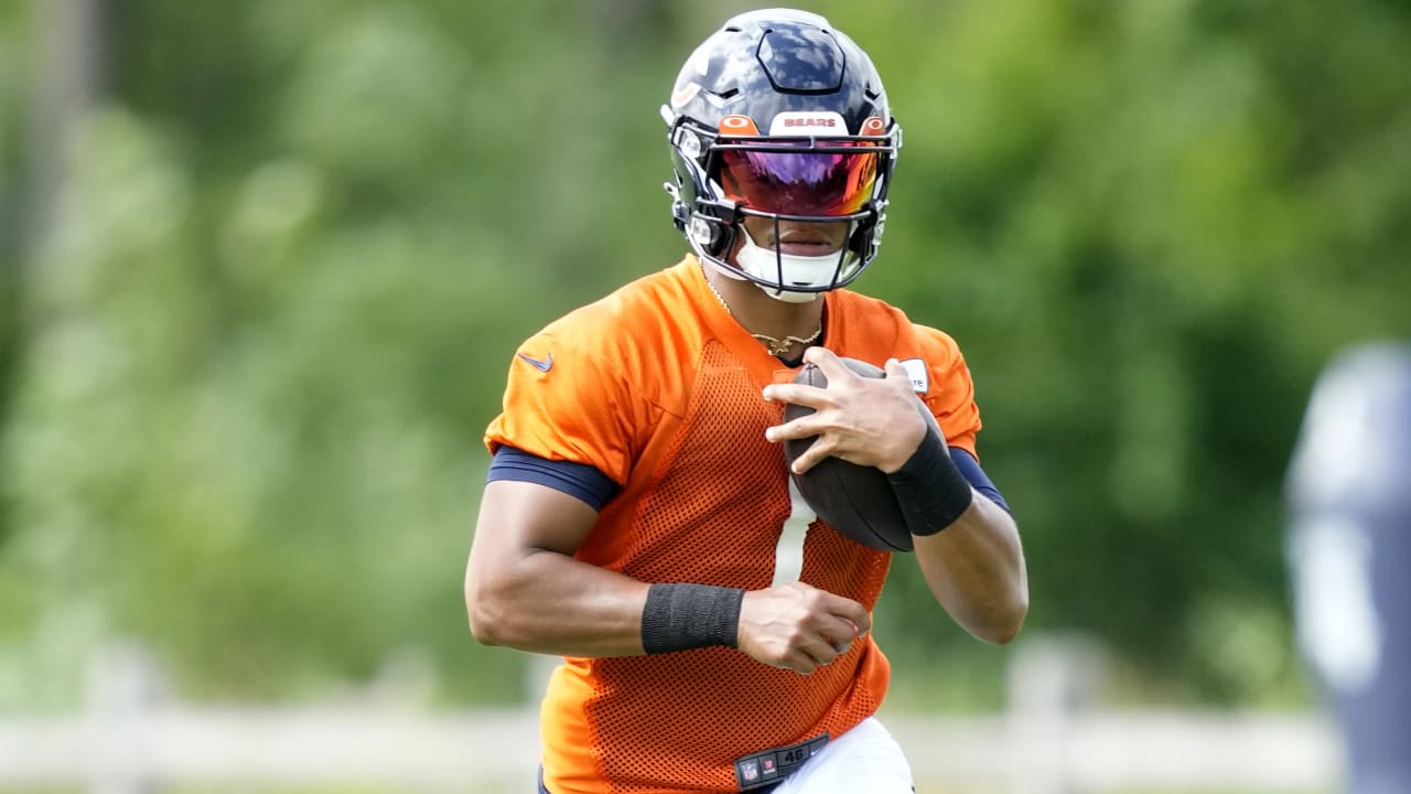 Bears training camp report: Justin Fields, offense show good and