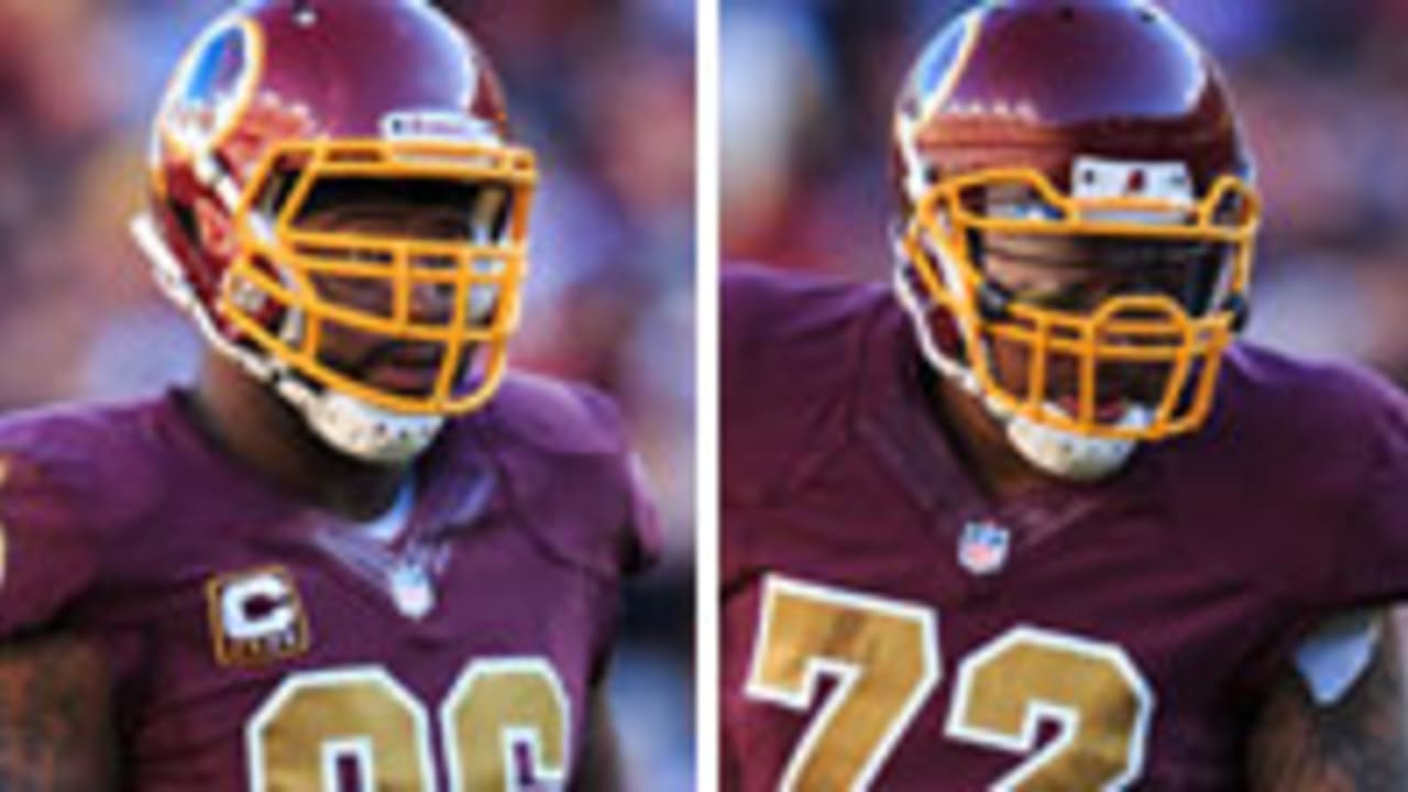 New York Giants defensive tackle Barry Cofield holds up a