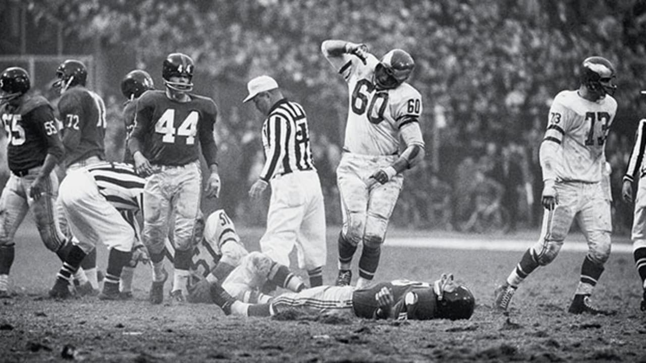 Chuck Bednarik -   Expert Predictions, Picks, and Previews