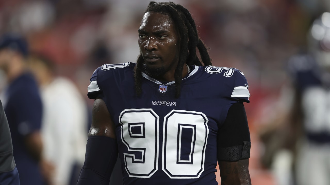 Cowboys pass rusher DeMarcus Lawrence suffers foot injury in practice