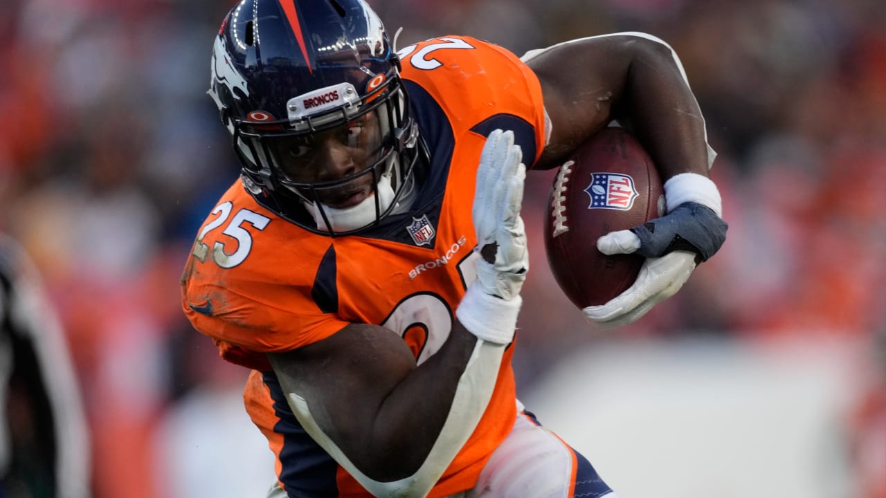 Denver Broncos - Melvin Gordon runs it in for the TD.