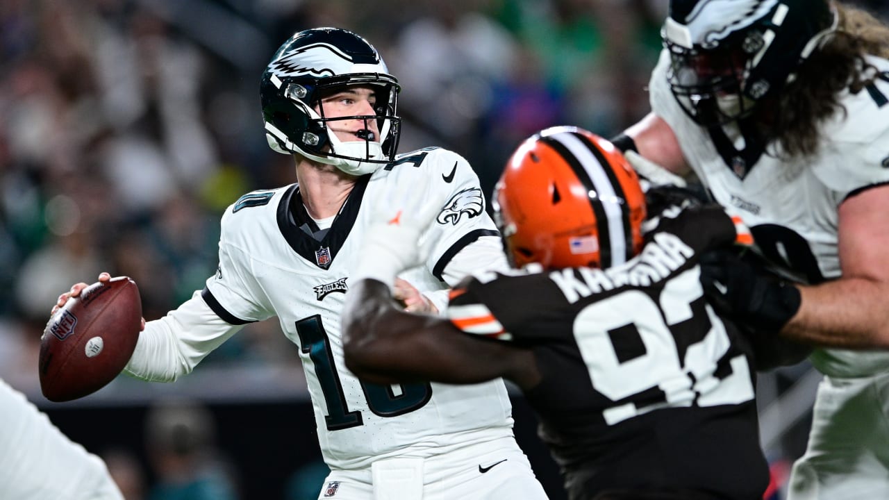 Philadelphia Eagles tight end Tyree Jackson (80) runs against the