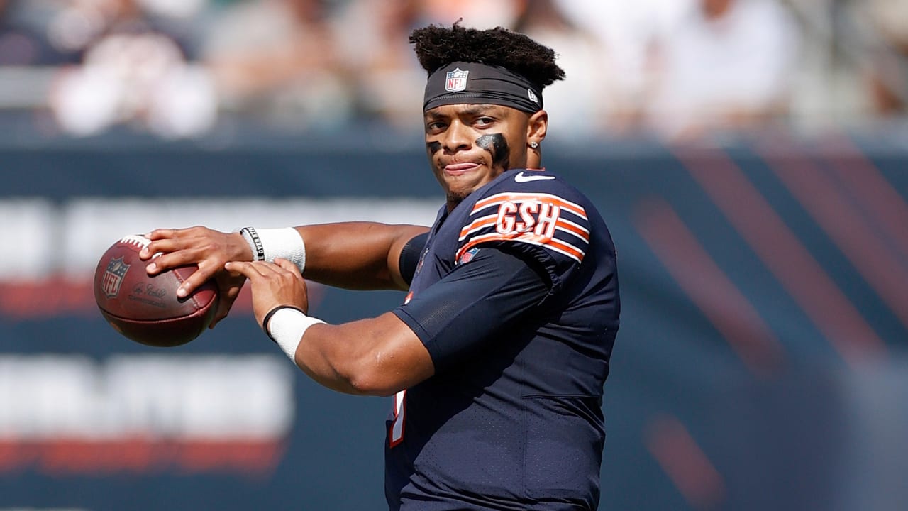 Bears QB Justin Fields, complete with photographic memory, debuts