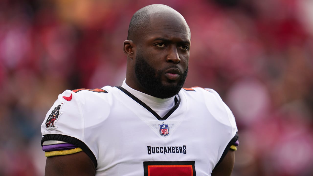 Source -- Tampa Bay Buccaneers bring back RB Leonard Fournette on