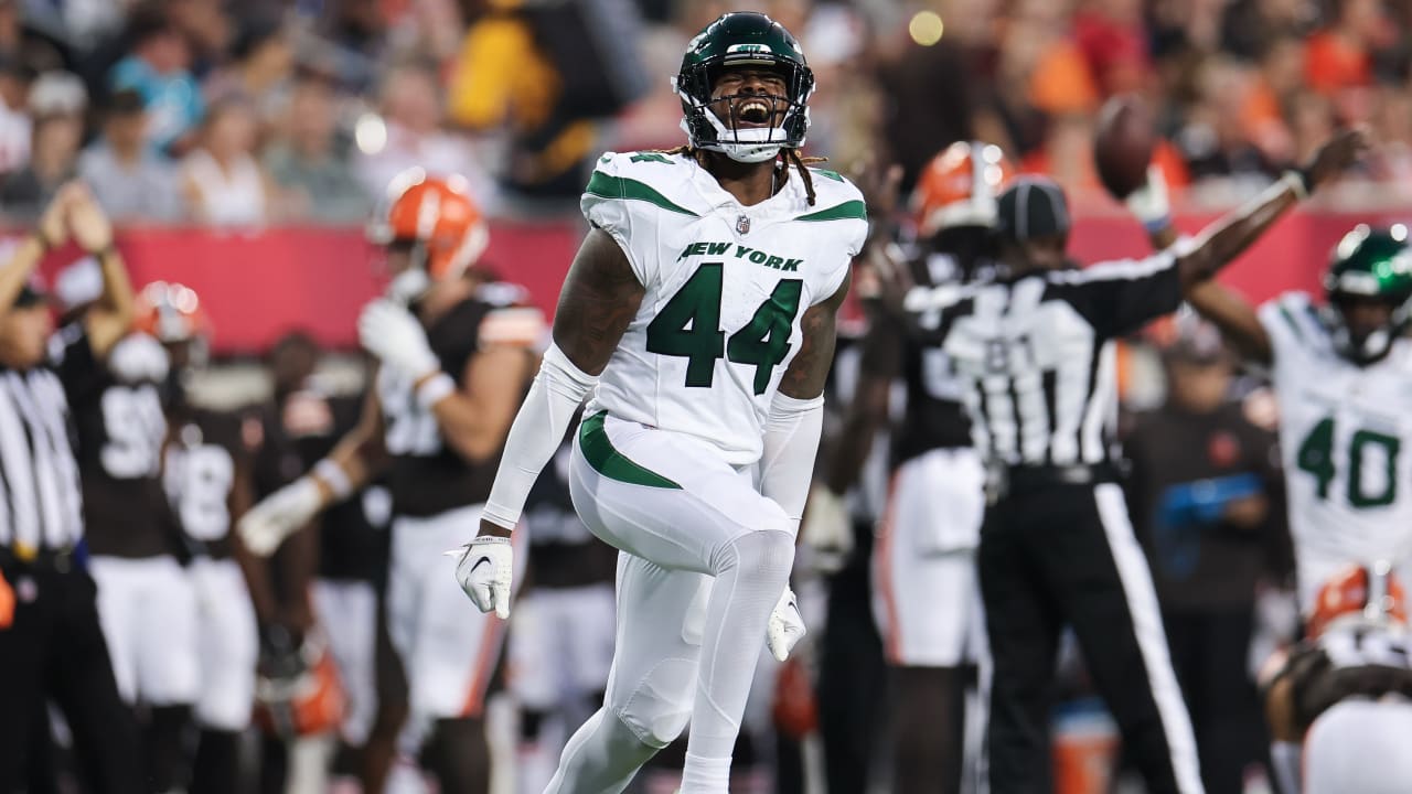 New York Jets linebacker Jamien Sherwood (44) runs against the Chicago  Bears during an NFL football game Sunday, Nov. 27, 2022, in East  Rutherford, N.J. (AP Photo/Adam Hunger Stock Photo - Alamy