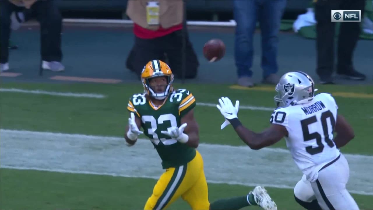 Aaron Rodgers throws TD pass to a wide-open Aaron Jones