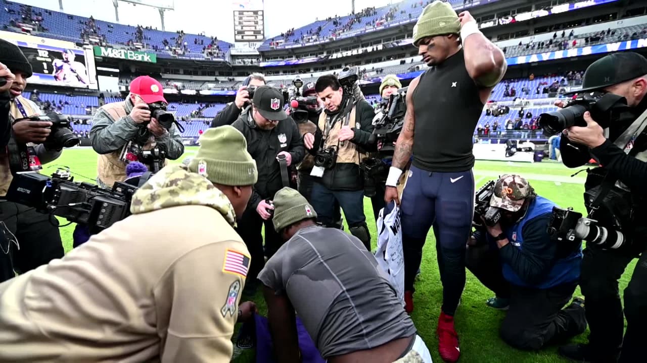 Lamar Jackson, Deshaun Watson swap jerseys after Week 11