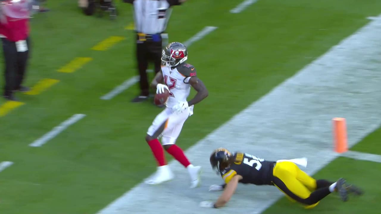 Godwin Slips Would-be Tackler To Take Screen Pass In For Td