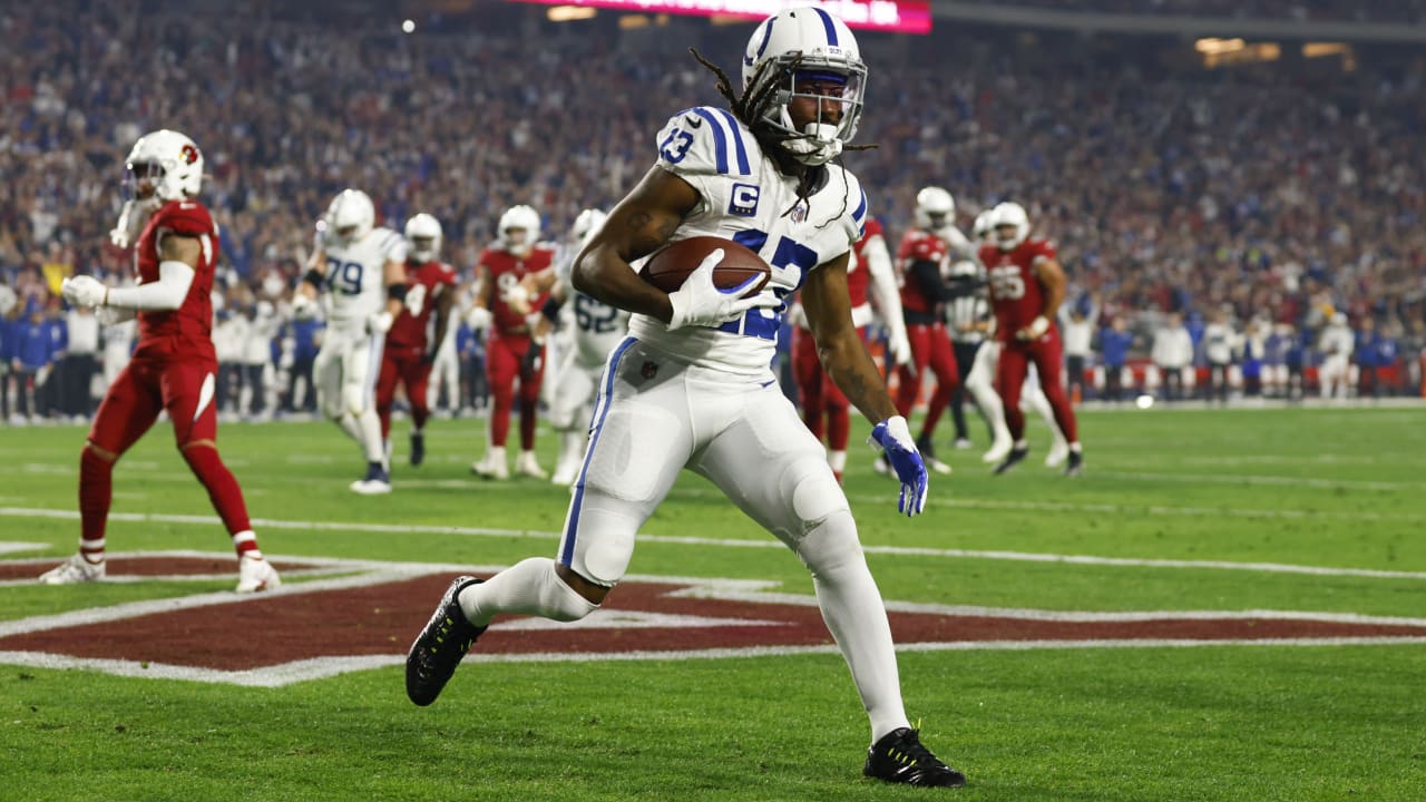 INDIANAPOLIS, IN - JANUARY 08: Indianapolis Colts wide receiver Keke Coutee  (15) warms up before the game between the Houston Texans and the  Indianapolis Colts on January 8, 2023, at Lucas Oil