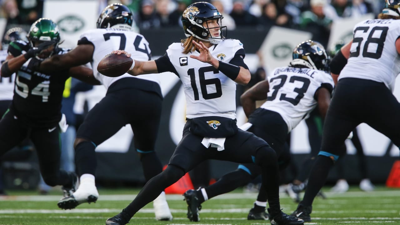 Jacksonville Jaguars quarterback Trevor Lawrence fits tightwindow throw to wide receiver Tavon