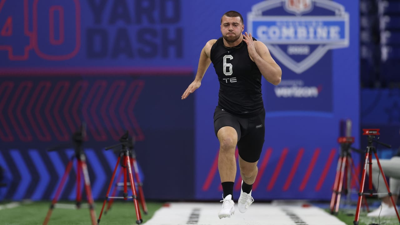 Tight end Jake Ferguson runs 40-yard dash at 2022 combine