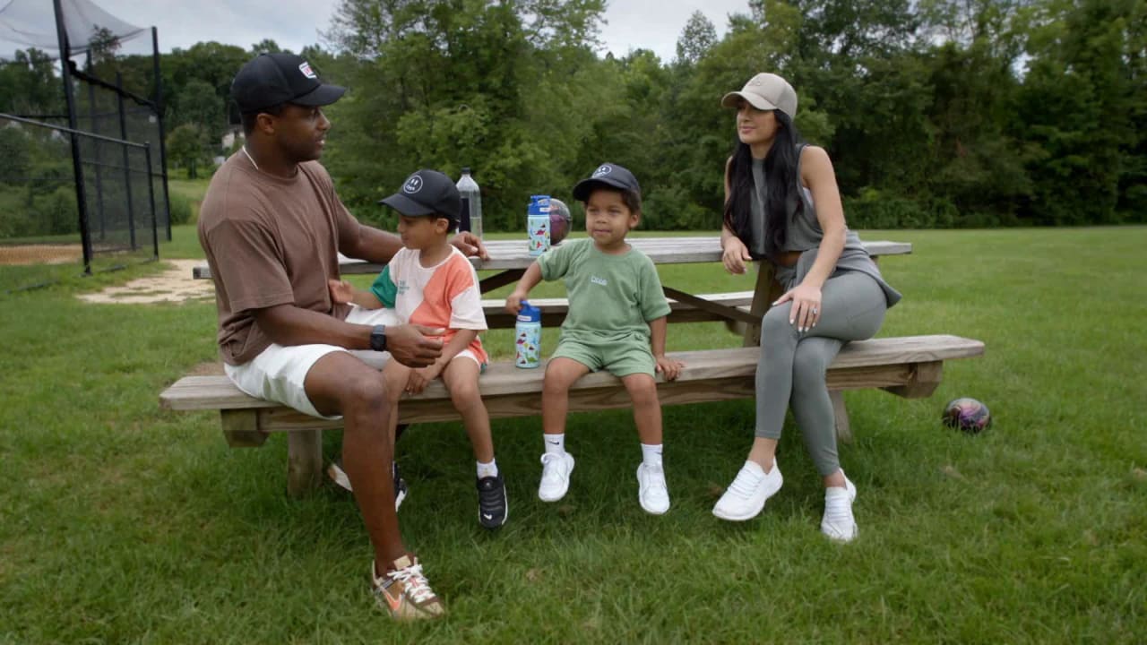 'Hard Knocks' New York Jets wide receiver Randall Cobb, wife tell kids