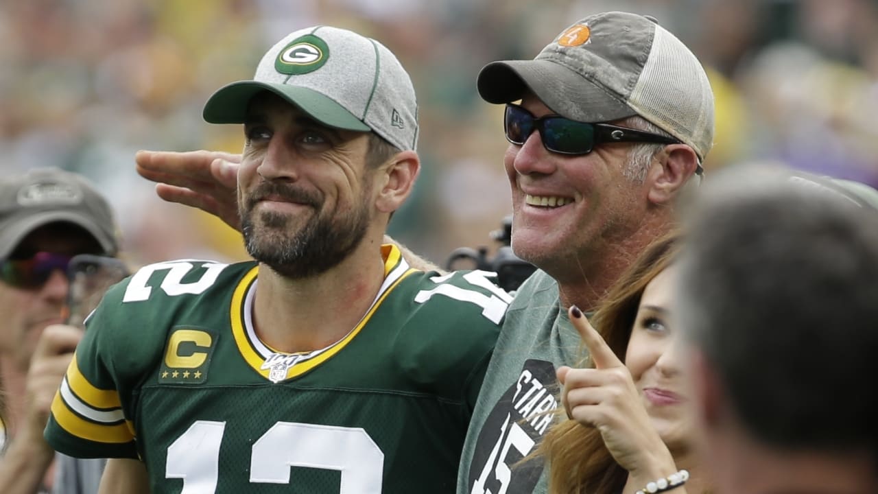 Favre didn't know about Packers,Vikings jerseys in Hall display