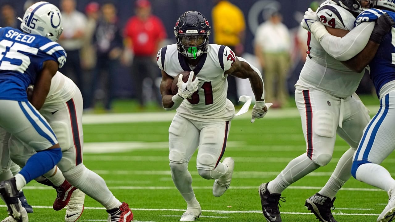 Rookie Dameon Pierce leads Texans to 1st win of season