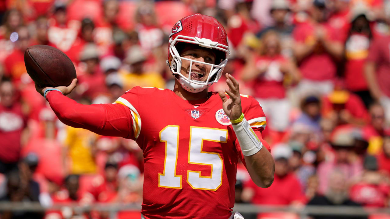 Kansas City, United States. 24th Dec, 2022. Kansas City Chiefs quarterback  Patrick Mahomes (15) stretches for a touchdown in the third quarter at  Arrowhead Stadium in Kansas City, Missouri on Saturday, December