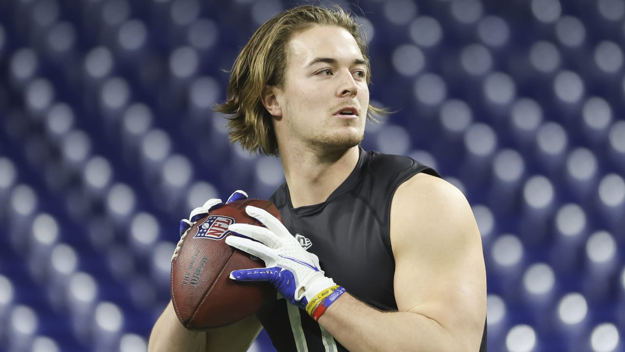 La main de Pitt QB Kenny Pickett mesure plus gros le jour du Pro qu’au NFL Scouting Combine 2022