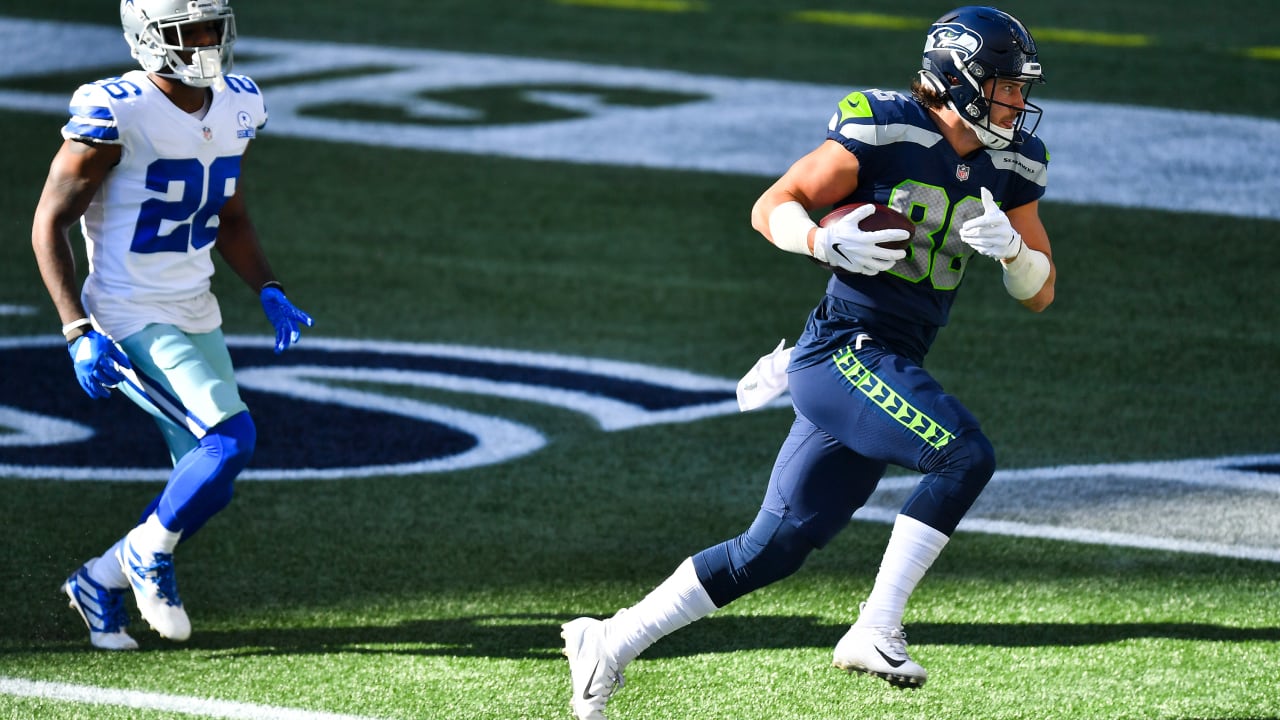 Seattle Seahawks tight end Jacob Hollister slips into flat 