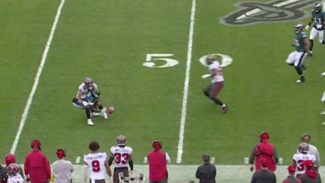 Eagles' Jalen Reagor Muffs Punt, Setting Up Another Buccaneers Touchdown –  NBC 5 Dallas-Fort Worth