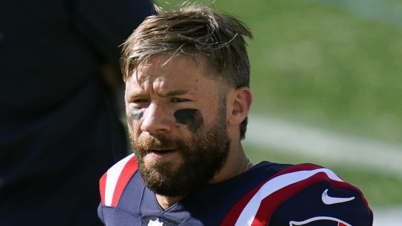 Patriots face difficult decision with Julian Edelman's chronic knee troubles