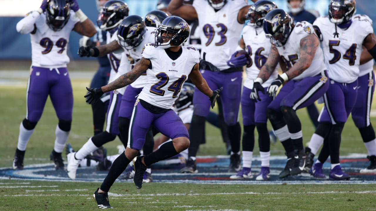 Ravens players dance on Titans' logo after fourth-quarter INT