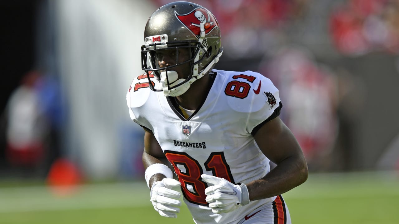 Bucs Place Antonio Brown On COVID-19 List