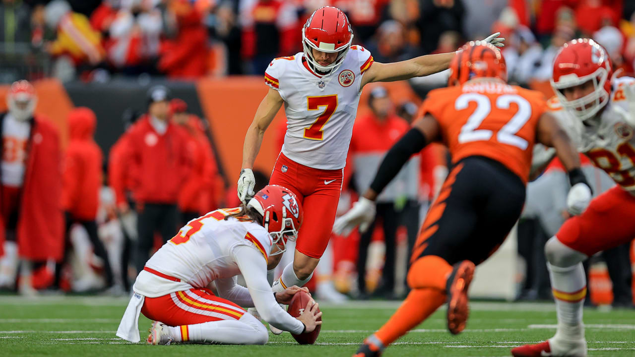 Kansas City, United States. 19th Jan, 2020. Kansas City Chiefs kicker  Harrison Butker (7) celebrate as they secure a victory over the Tennessee  Titans in the AFC Championship game at Arrowhead Stadium