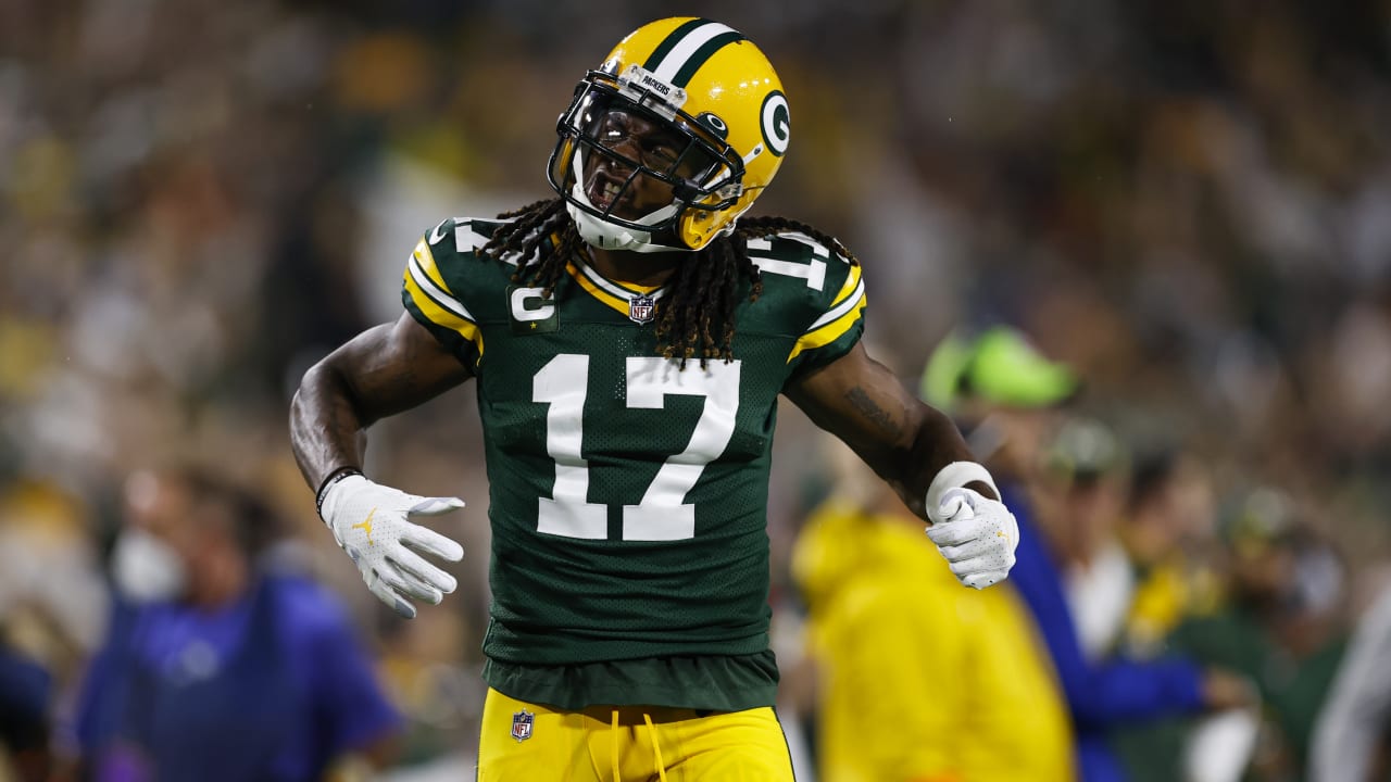 BALTIMORE, MD - DECEMBER 19: Packers wide receiver Davante Adams (17) runs  after a catch during the Green Bay Packers versus Baltimore Ravens NFL game  at M&T Bank Stadium on December 19